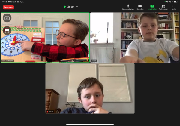 Screenshot: Schüler spielen Online-Konferenz nach
